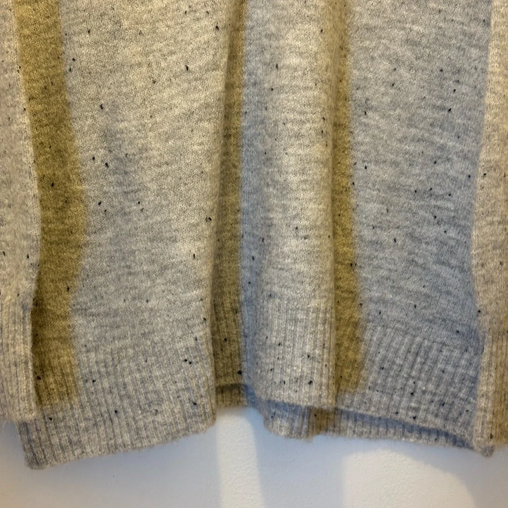 Style & Co. Gray V-Neck Women's sweater - Picture 7 of 8